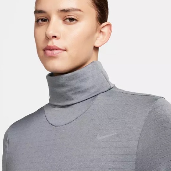 NWT Nike Therma-FIT Swift Element
Women's Turtleneck Running Top - Picture 4 of 10